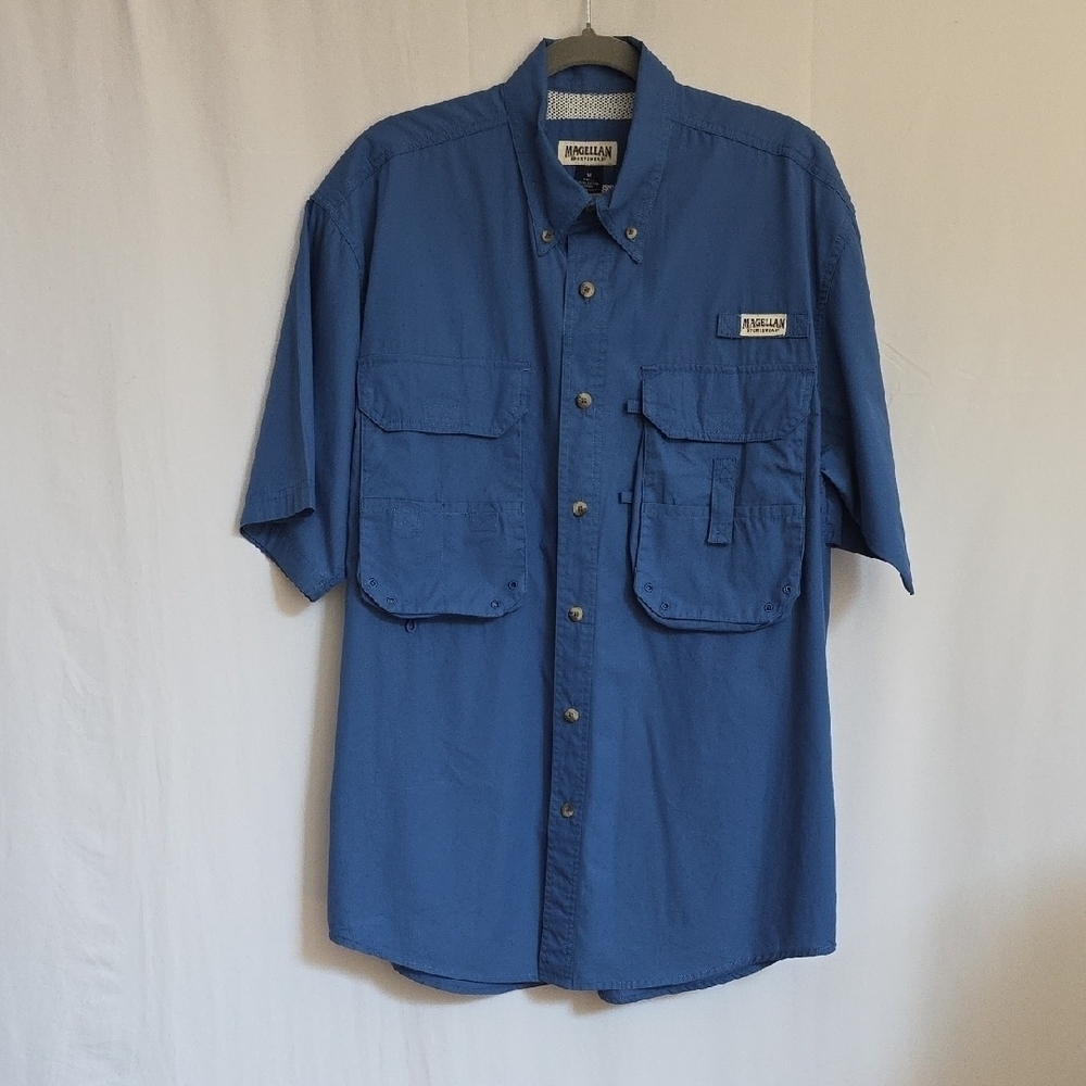 Magellan Sportswear Blue Mens Button Down Cotton Shirt.  Size Medium